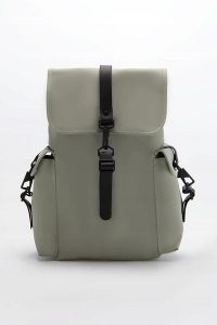 PLECAK MIEJSKI Rains Rucksack Cargo W3 13510-08 Earth. Szare plecaki Rains. Za 509,00 zł.