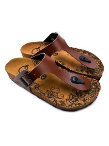 Calceo Japonki w kolorze brązowym rozmiar: 41. Brązowe klapki Calceo, bez wzorów, z materiału, z otwartym noskiem, bez obcasa. Za 159,45 zł.