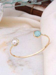 L'Atelier de Gaia Pozłacana bransoletka z amazonitem rozmiar: onesize. Białe bransoletki L'Atelier de Gaia, pozłacane. Za 61,31 zł.