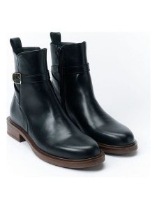 British Passport Skórzane botki w kolorze czarnym rozmiar: 39. Czarne botki British Passport, bez wzorów, bez obcasa, bez zapięcia. Za 409,45 zł.