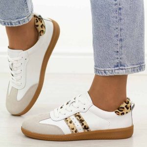 Białe skórzane półbuty damskie Filippo Dp7508/26. Białe półbuty Filippo, na jesień, bez wzorów, z jeansu, bez obcasa, na płaskiej podeszwie, bez zapięcia. Za 219,00 zł.