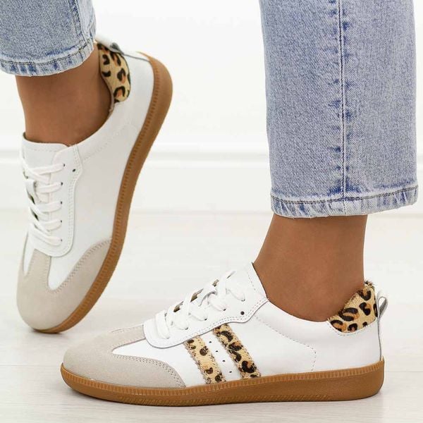 Białe skórzane półbuty damskie Filippo Dp7508/26. Białe półbuty Filippo, na jesień, bez wzorów, z jeansu, bez obcasa, na płaskiej podeszwie, bez zapięcia. Za 219,00 zł.