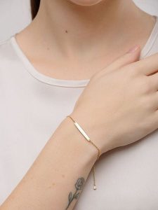 Pandora Pozłacana bransoletka z elementem ozdobnym rozmiar: 18. Żółte bransoletki Pandora, z cyrkonią, pozłacane. Za 349,95 zł.