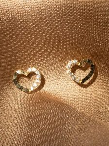 OR ÉCLAT Złote kolczyki-wkrętki "Only You" z cyrkoniami rozmiar: onesize. Żółte kolczyki OR ÉCLAT, z cyrkonią, złote. Za 304,99 zł.