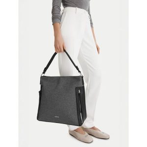 Torebka Lasocki. Czarne torebki klasyczne Lasocki, bez wzorów, bez dodatków. Za 199,99 zł.