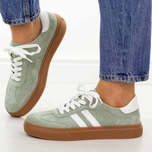 Zielone skórzane półbuty damskie Cambell 07354. Zielone półbuty Cambell, na jesień, w ażurowe wzory, z jeansu, bez obcasa, na płaskiej podeszwie, bez zapięcia. Za 239,00 zł.