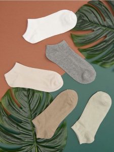 Skarpetki 5 pack - wielobarwny. Skarpetki Sinsay, bez wzorów. Za 12,99 zł.