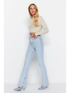 Trendyol Dżinsy - Flare fit - w kolorze błękitnym rozmiar: 34. Niebieskie jeansy Trendyol, bez wzorów, z podwyższonym stanem. Za 101,23 zł.