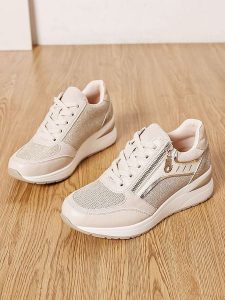 Sixth Sens Sneakersy w kolorze beżowym na koturnie rozmiar: 40. Brązowe trampki Sixth Sens, bez wzorów, bez zapięcia. Za 130,99 zł.