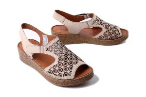COMFORTABEL 710226-08 beige, sandały damskie. Brązowe sandały Comfortabel, bez wzorów, bez obcasa, bez zapięcia. Za 185,43 zł.