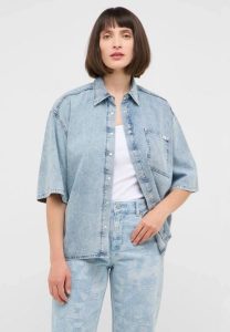Damska Koszula Mustang Style Ella Shirt Denim Blue 1016568 5000 101. Niebieskie koszule Mustang, m, bez wzorów, z denimu, bez kołnierzyka, bez ramiączek. Za 189,99 zł.