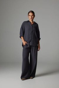 SPODNIE ZOJA GRAFITOWE S - Flawless. Szare spodnie z wysokim stanem Flawless, bez wzorów, z materiału. Za 419,00 zł.