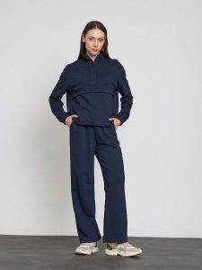 BGN Spodnie dresowe w kolorze granatowym rozmiar: 36. Niebieskie spodnie dresowe BGN, bez wzorów, z dresówki. Za 100,99 zł.