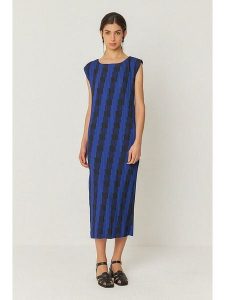SKFK Sukienka "Idurre" w kolorze niebiesko-czarnym rozmiar: 40. Niebieskie sukienki SKFK, bez wzorów, bez kołnierzyka, bez ramiączek, maxi. Za 304,99 zł.