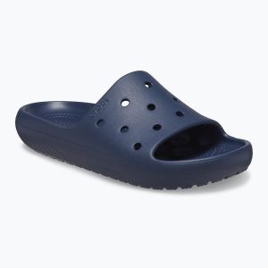 Klapki plażowe dla dorosłych Crocs Classic Slide V2. Niebieskie klapki Crocs, bez wzorów, bez obcasa. Za 109,99 zł.