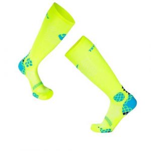 Podkolanówki uciskowe 3/4 w kolorze żółtym. Żółte skarpetki TRY TO FLY, bez wzorów. W wyprzedaży za 86,37 zł.