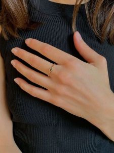 Les Petites Précieuses Pozłacany pierścionek z diamentem rozmiar: 54. Czarne pierścionki Les Petites Précieuses, z diamentem, pozłacane. Za 130,99 zł.