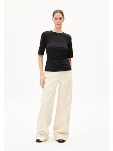 Armedangels Koszulka "Traslaraa" w kolorze czarnym rozmiar: XS. Czarne bluzki ARMEDANGELS, xs, bez wzorów, z bawełny, bez kołnierzyka, bez ramiączek. Za 78,47 zł.