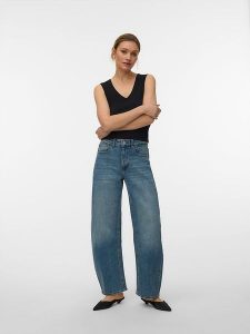 Vero Moda Top w kolorze czarnym rozmiar: L. Czarne topy Vero Moda, l, bez wzorów, bez kołnierzyka, bez ramiączek. Za 45,45 zł.