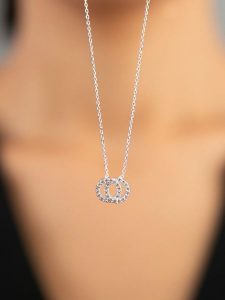 Heliophilia Srebrny naszyjnik z elementem ozdobnym - dł. 43 cm rozmiar: onesize. Szare naszyjniki Heliophilia, z cyrkonią, srebrne. Za 39,99 zł.