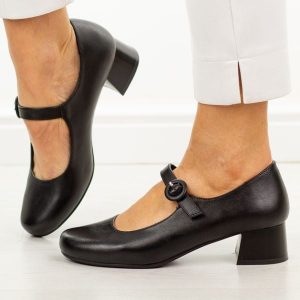 Czarne półbuty damskie Sergio Leone Pb416. Czarne czółenka Sergio Leone, na lato, bez wzorów, z materiału, z okrągłym noskiem, bez obcasa, na obcasie, bez zapięcia. Za 179,00 zł.