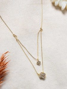 Lodie Silver Pozłacany naszyjnik z zawieszką - dł. 50 cm rozmiar: onesize. Szare naszyjniki Lodie Silver, z cyrkonią, metalowe. Za 73,99 zł.