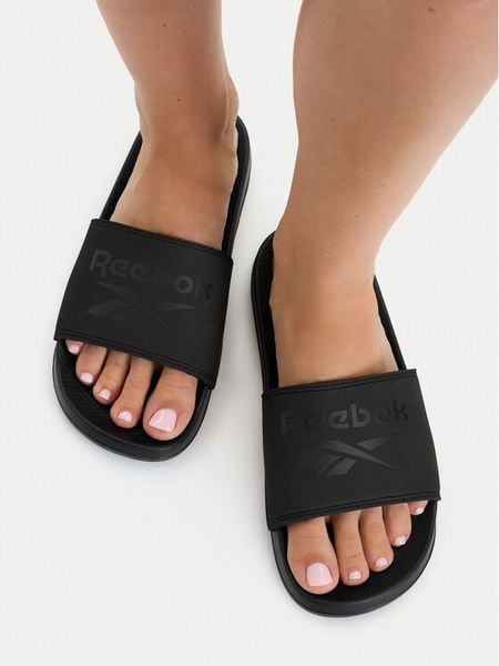 Reebok Klapki CEO-SS25-3C069-1 Czarny. Czarne klapki Reebok, bez wzorów, z syntetyku, bez obcasa. Za 89,99 zł.