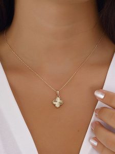 Luja Bijoux Pozłacany naszyjnik z elementem ozdobnym rozmiar: onesize. Żółte naszyjniki Luja Bijoux, metalowe. Za 48,28 zł.