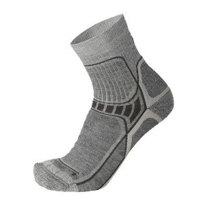 Skarpety trekkingowe Mico Light Weight X-Performance Hike Crew. Szare skarpetki mico, bez wzorów. Za 67,99 zł.
