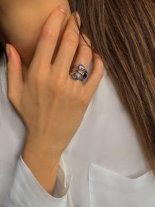 Les Petites Précieuses Srebrny pierścionek z kamieniami szlachetnymi rozmiar: 50. Szare pierścionki Les Petites Précieuses, z ametystem, srebrne. Za 217,99 zł.