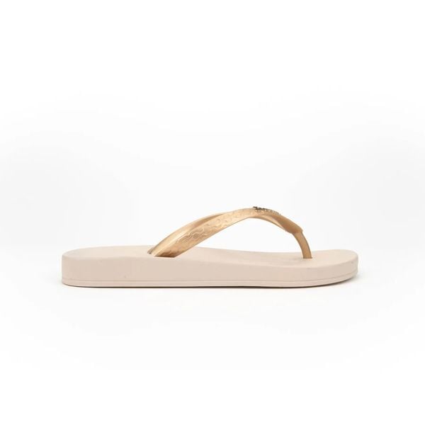 Japonki plażowe damskie Ipanema Anatomic Tan FEM. Brązowe klapki Ipanema, bez wzorów, z gumy, bez obcasa, na płaskiej podeszwie. Za 44,99 zł.