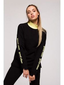 Made of emotion Bluza w kolorze czarnym rozmiar: M. Czarne bluzy Made Of Emotion, m, bez wzorów, bez kaptura. Za 195,45 zł.