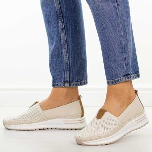 Beżowe ażurowe skórzane półbuty damskie Cambell 07342. Brązowe półbuty Cambell, na jesień, w ażurowe wzory, z jeansu, z okrągłym noskiem, bez obcasa, na płaskiej podeszwie, bez zapięcia. Za 219,00 zł.