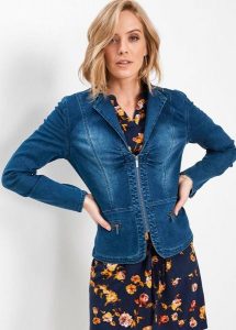 Kurtka jeansowa. Niebieskie kurtki bonprix, bez wzorów, z jeansu, bez kaptura. Za 219,99 zł.