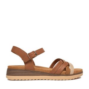 Sandały Lasocki. Brązowe sandały Lasocki, bez wzorów, bez obcasa, na koturnie, bez zapięcia. Za 169,99 zł.