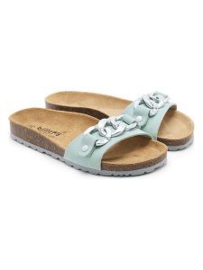 Billowy Skórzane klapki w kolorze błękitnym rozmiar: 39. Niebieskie klapki Billowy, z aplikacjami, z otwartym noskiem, bez obcasa. Za 152,62 zł.