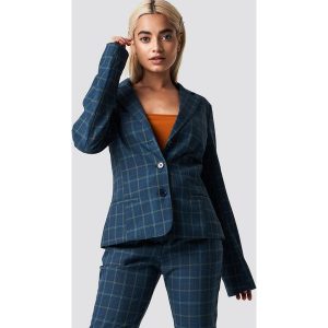 NA-KD Classic Dopasowana marynarka w kratkę - Blue. Marynarki i żakiety marki NA-KD Classic. W wyprzedaży za 111,47 zł.