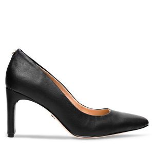 Czółenka Nine West. Czarne czółenka Nine West, bez wzorów, bez obcasa, bez zapięcia. Za 153,99 zł.