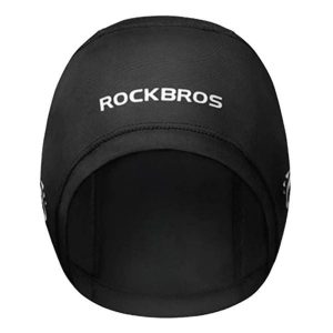 Czapka rowerowa z wycięciami na okulary - czarna. Czarne czapki ROCKBROS, bez wzorów, z materiału, sportowe. Za 67,60 zł.