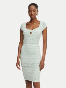 Guess Sukienka dzianinowa W6GK21 Z0603 Zielony jasny Regular Fit. Zielone sukienki Guess, xxl, z aplikacjami, z dzianiny, bez kołnierzyka, bez ramiączek. Za 614,99 zł.