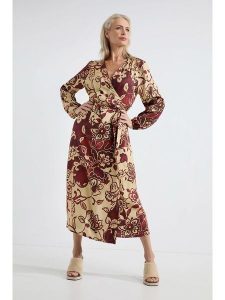 Josephine & Co Sukienka "Alise" w kolorze czerwono-żółtym rozmiar: 44. Czerwone sukienki Josephine & Co, na co dzień, bez wzorów, z wiskozy, bez kołnierzyka, bez ramiączek, midi, proste. Za 369,82 zł.