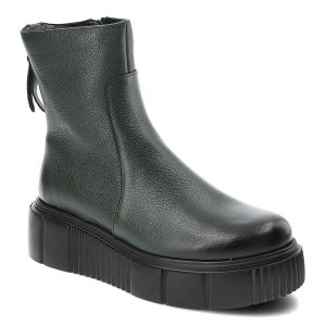 Zielone Botki Armodo Wygodne Obuwie Damskie Na Platformie. Zielone botki Armodo, na lato, bez wzorów, z materiału, bez obcasa, na platformie, bez zapięcia. Za 369,00 zł.