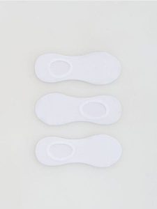 Skarpetki stopki 3 pack - biały. Białe skarpetki Reserved, bez wzorów. Za 39,99 zł.