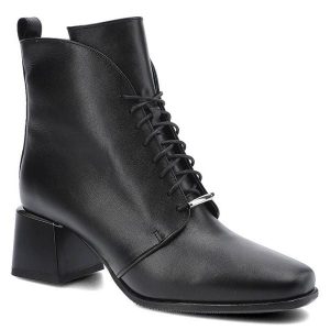 Botki damskie Karino, naturalna skóra licowa z klasycznym sznurowaniem zabudowaną cholewką oraz stabilnym obcasem, czarne, 3876-076-F. Czarne botki Karino, z aplikacjami, ze skóry, bez obcasa, na obcasie, bez zapięcia. Za 309,00 zł.