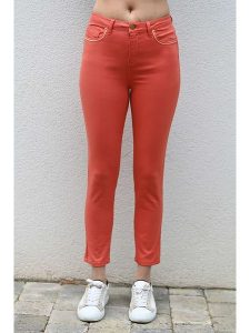 Bleu d'Azur Dżinsy "Palms" - Skinny fit - w kolorze pomarańczowym rozmiar: 42. Pomarańczowe jeansy Bleu d'Azur, z aplikacjami, ze skóry, z standardowym stanem. Za 144,92 zł.