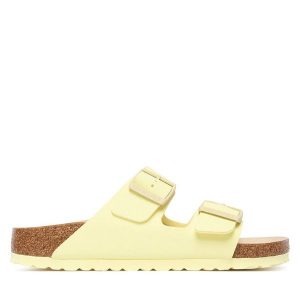 Klapki Birkenstock. Żółte klapki Birkenstock, bez wzorów, bez obcasa. Za 449,99 zł.
