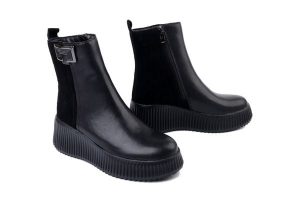 FILIPPO DBT7268/25 BK czarny, botki damskie. Czarne botki Filippo, bez wzorów, ze skóry, bez obcasa, bez zapięcia. Za 274,90 zł.