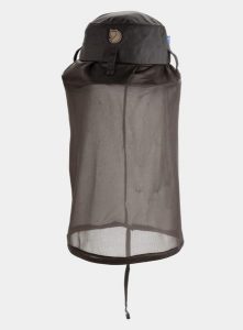 Kapelusz turystyczny Fjallraven Marlin Mosquito Hat. Szare kapelusze Fjällräven, bez wzorów, z bawełny. Za 294,50 zł.