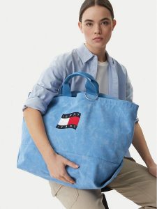 Tommy Jeans Torebka Wavy Flag Canvas Tote Bag AW0AW18466 Niebieski. Niebieskie shopper bag Tommy Jeans, bez wzorów, z jeansu, bez dodatków. Za 266,99 zł.