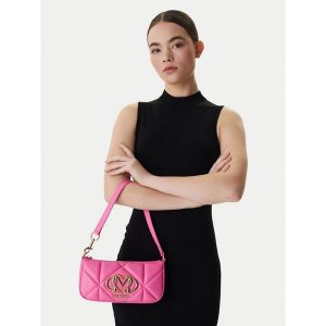Torebka LOVE MOSCHINO. Czerwone torebki klasyczne LOVE MOSCHINO, bez wzorów, bez dodatków. Za 689,99 zł.